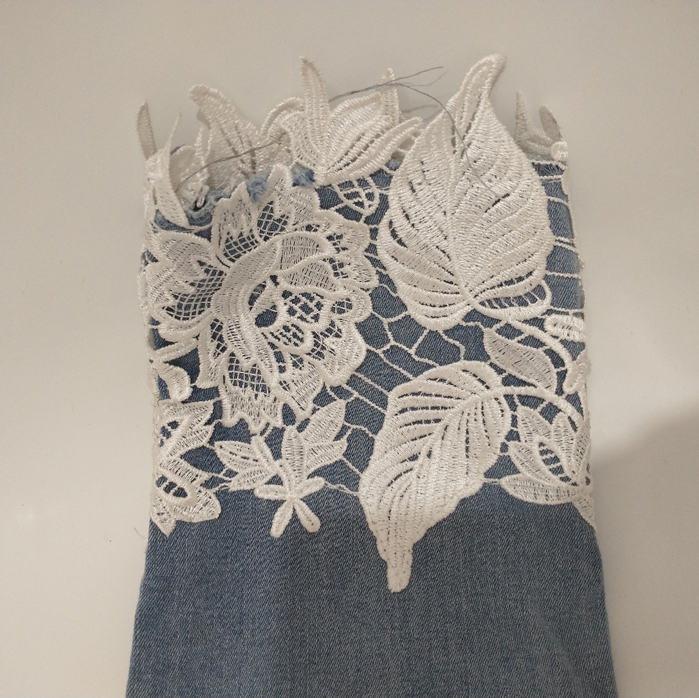 Stretch jeans with lace detail